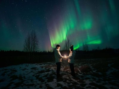 Photo-Under-Nother-Lights-Dancing-Aurora-Couple (4)